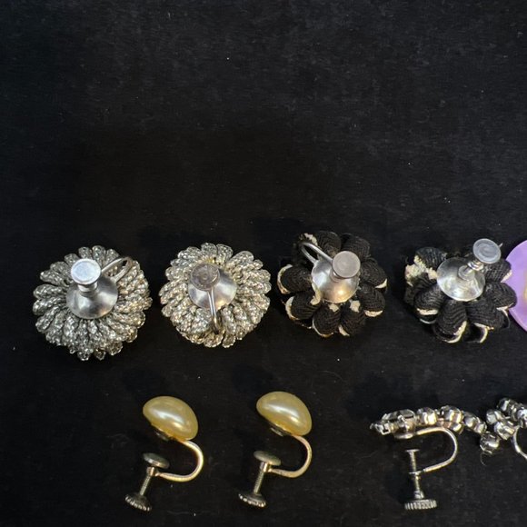 Lot of 5 Silver Tone Screw Back Earrings (3953) - Picture 5 of 6